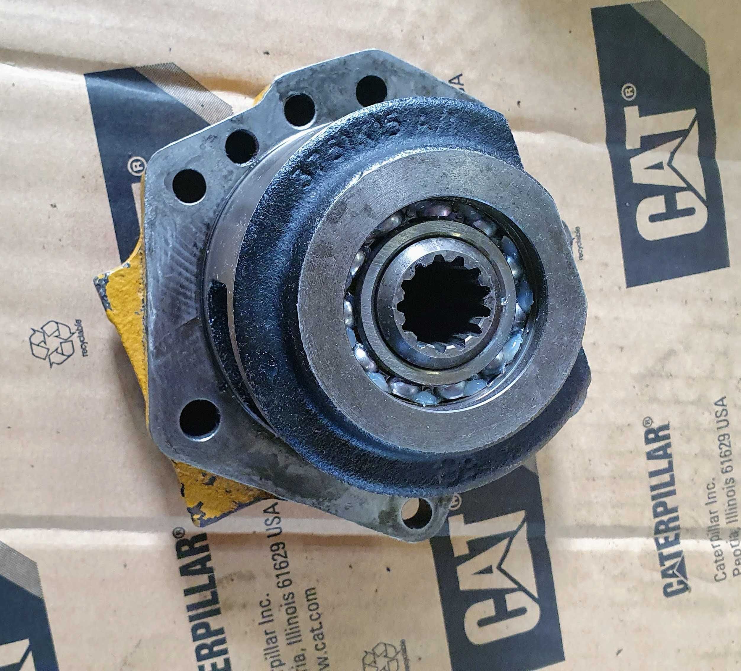 Napęd osprzętu sprzęgło pompy CAT M312 M315 Perkins 1000