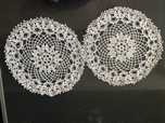 Conjunto de dois naperons em delicado croché