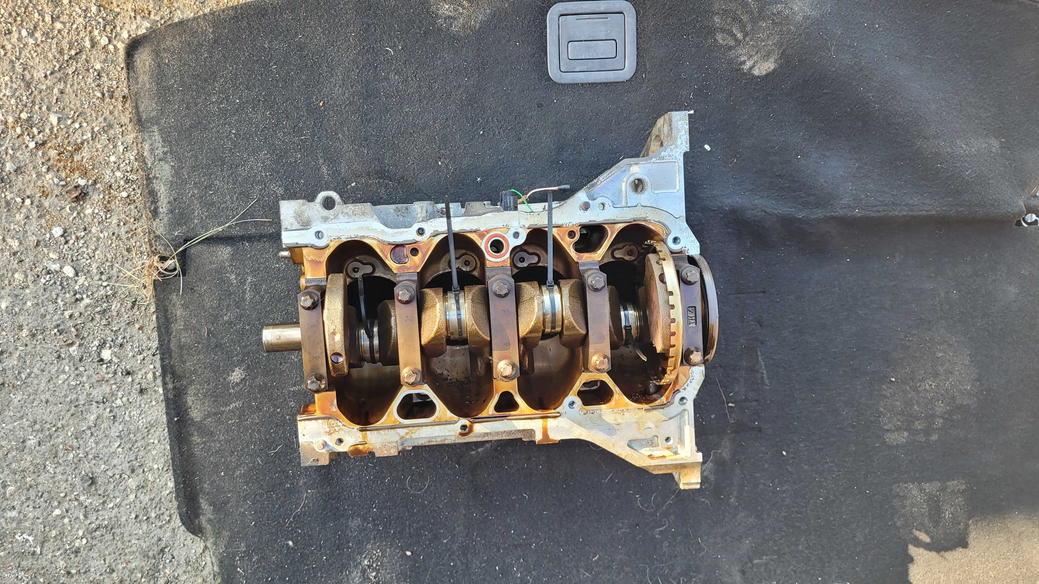blok wał korbowy silnik 2.0 M4R 713 megane III 3 scenic 3 MR20 Qashqai