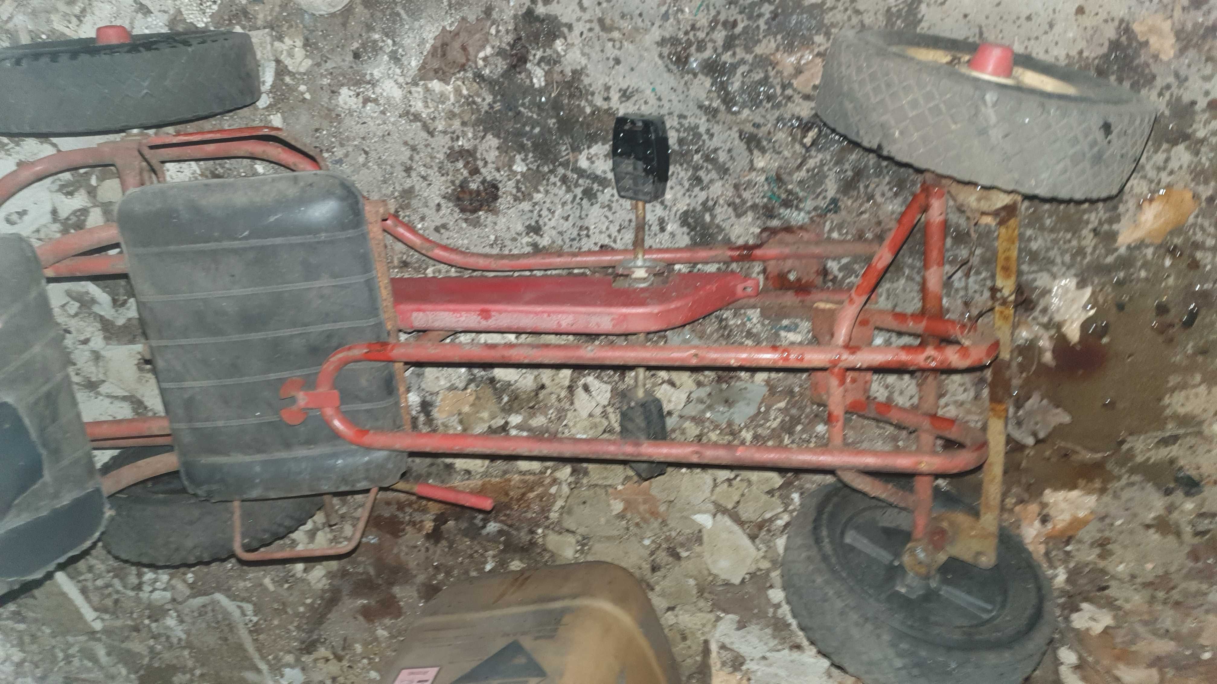 Samochód rowerek na pedały dziecięcy PRL metalowy czerwony gokart