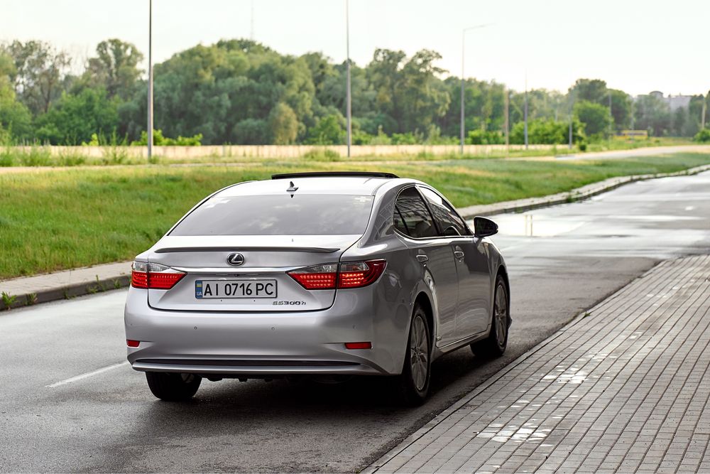 Продам Lexus ES300h 2,5 газ/бензин/гібрид 2014р обслужений, рест look