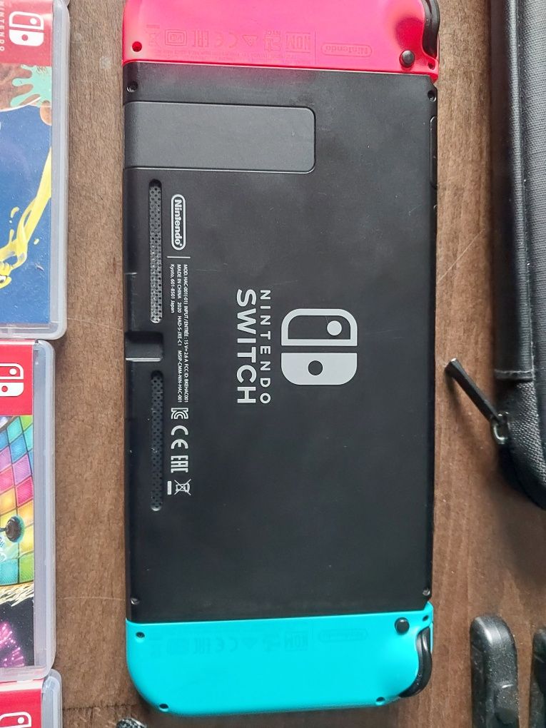 Pełny zestaw Nintendo Switch. 256gb. 1 gra gratis