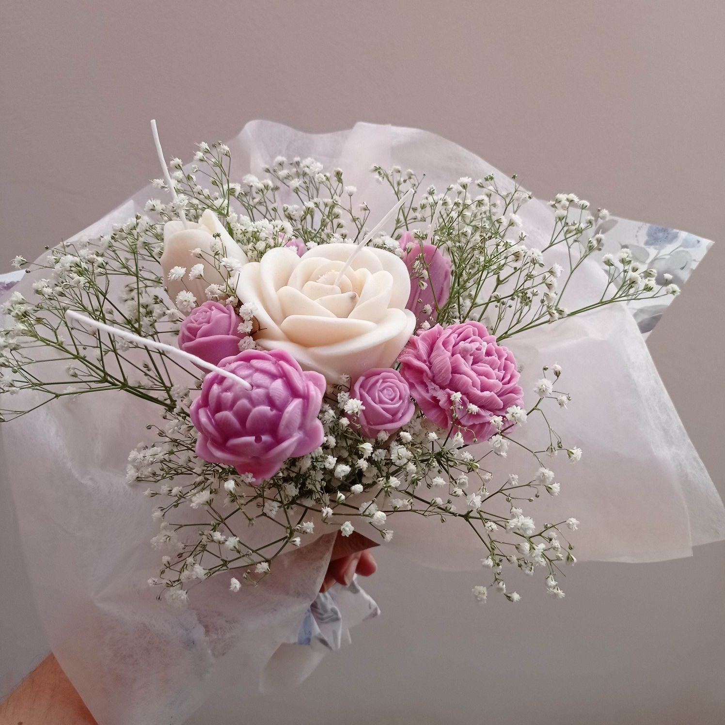 Ramo de flores feito de velas de cera