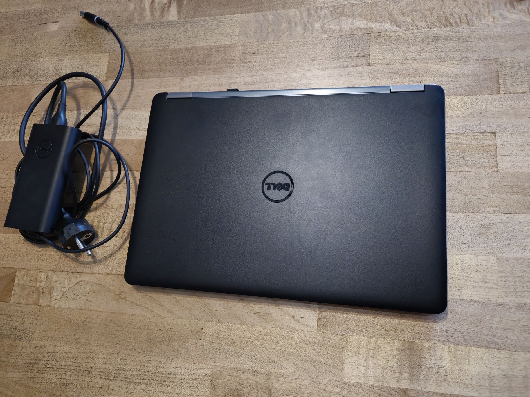 Dell E7470. i5-6200U. 265GB. 8GB ram.