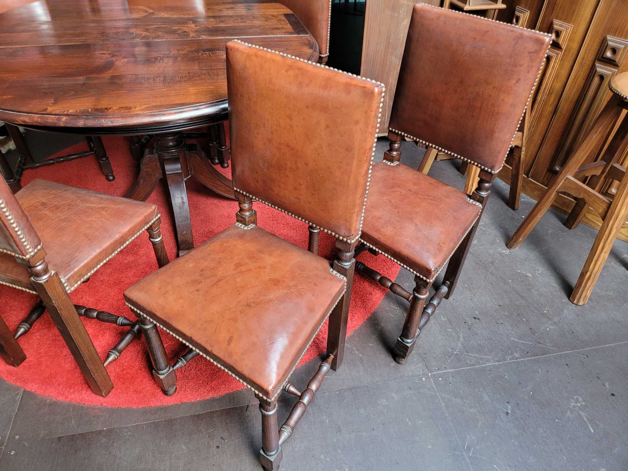 Cadeiras de sala em madeira maciça e couro - Muito bom est