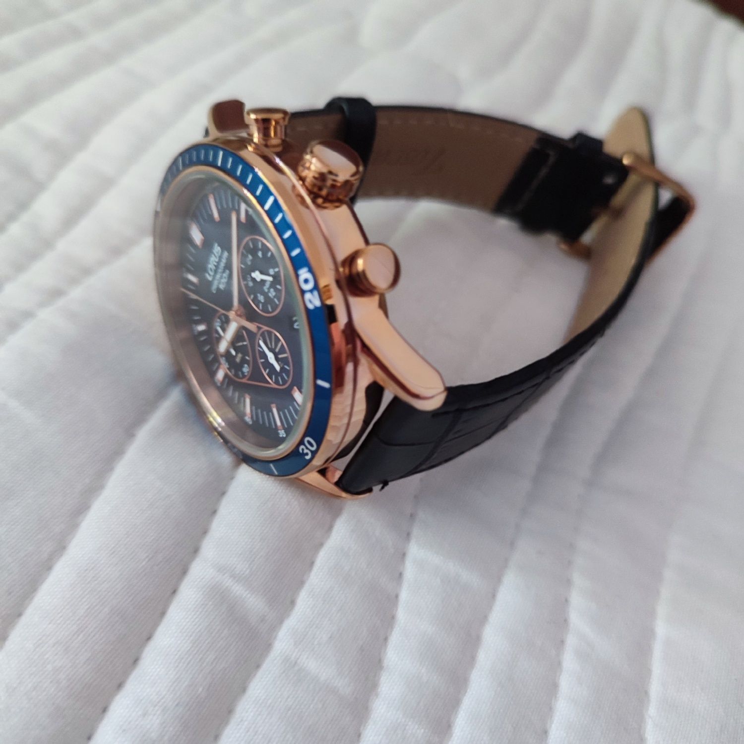 Nowy zegarek Lorus chronograf posiada grawer