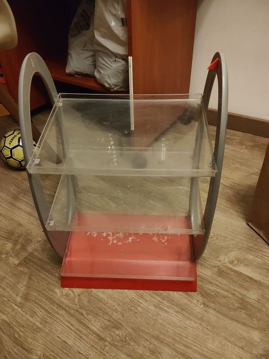 Sapateira de plástico