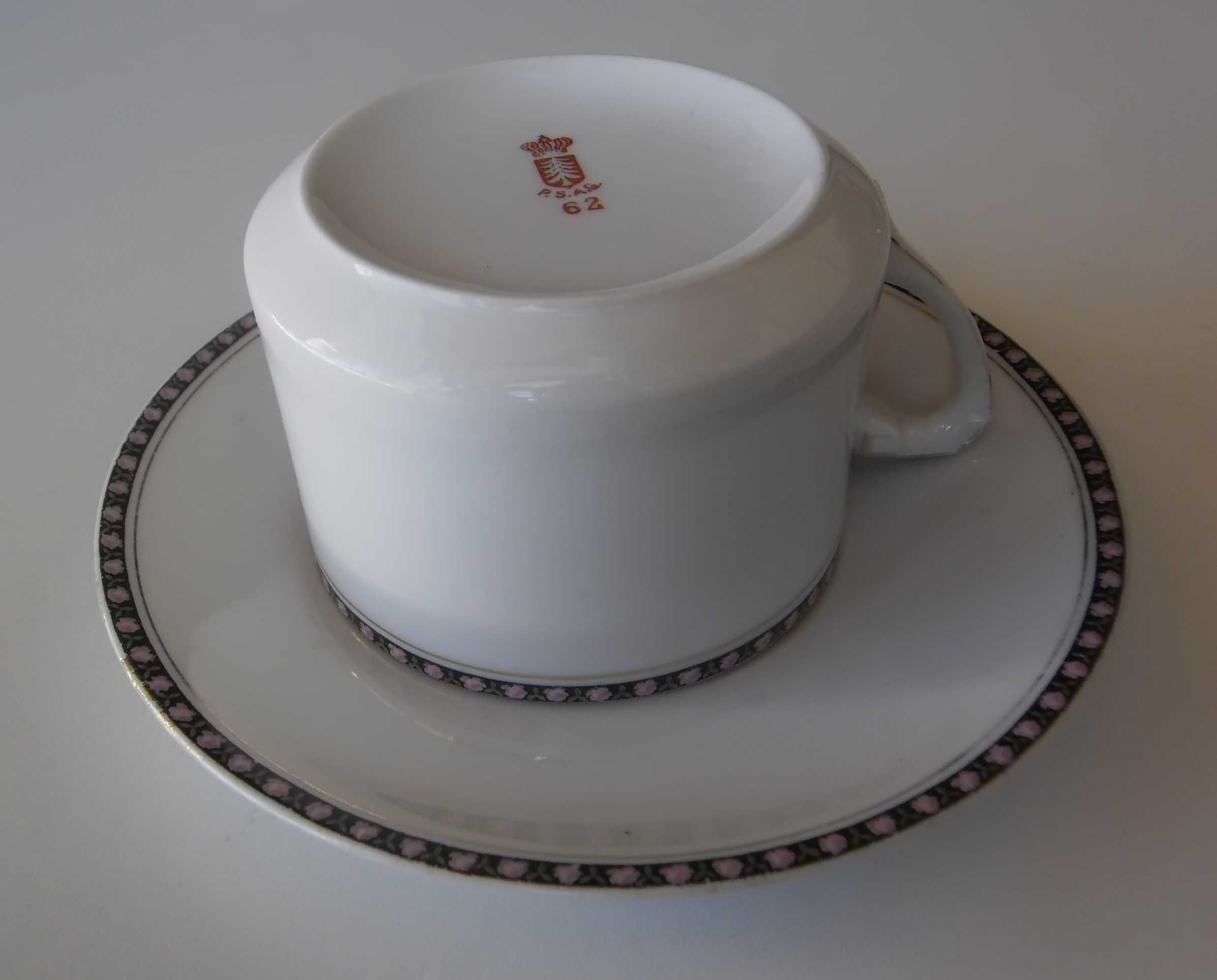 Chávena chá pintada à mão c/ dourado. Bavaria, Séc XIX/XX