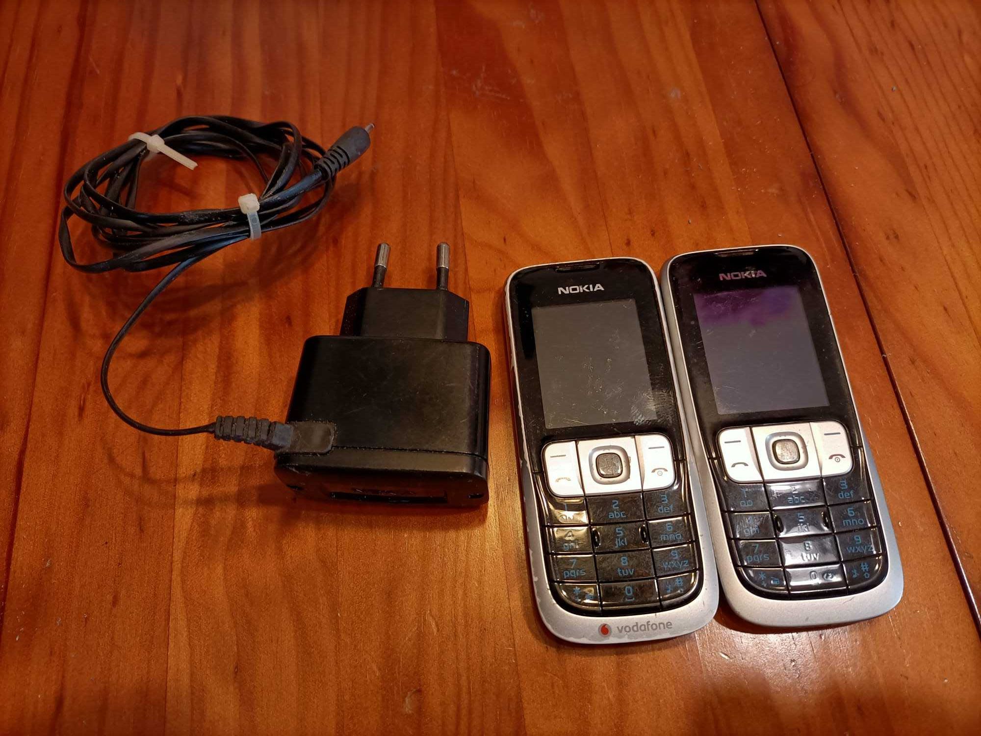 2 Nokia 2630 Com carregador original Nokia