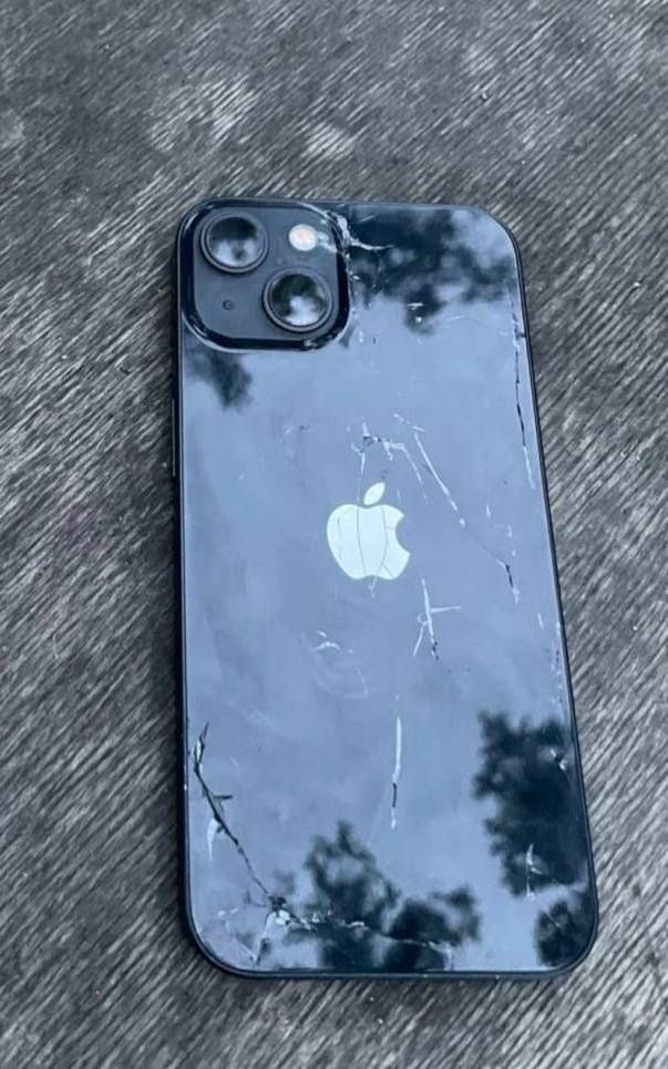 iPhone 13 128 GB - все працює, тріснута задня кришка, ціна огонь
