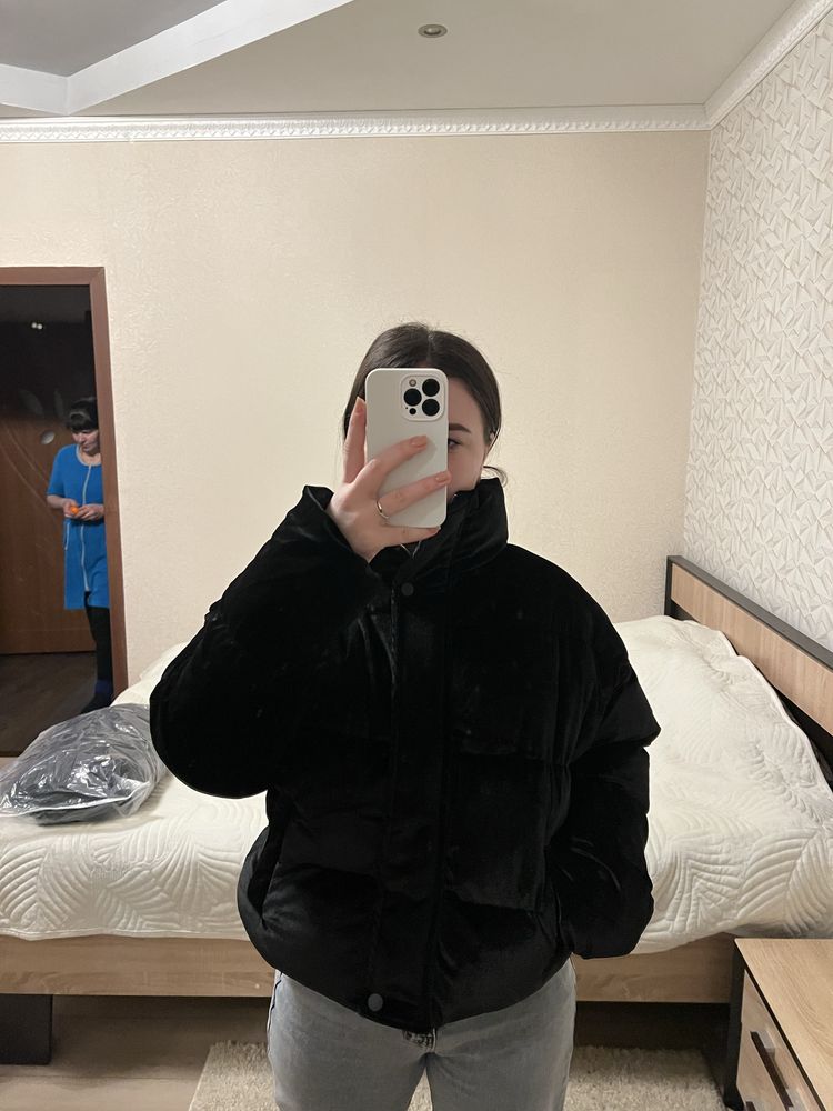 Куртка велюрова нова