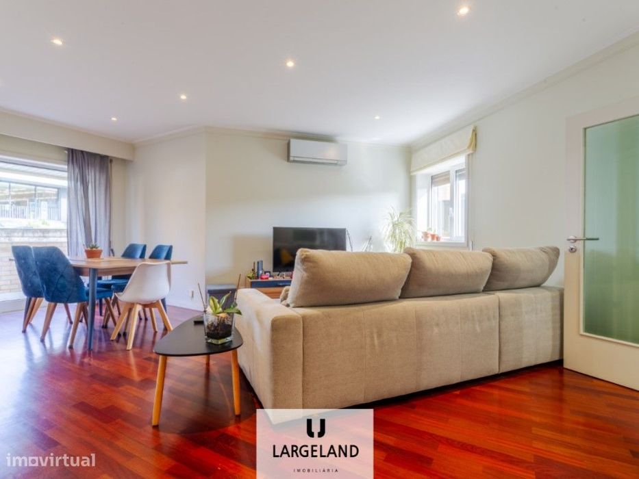 Apartamento T2 com Terraço e Garagem - Arrendamento - Canidelo