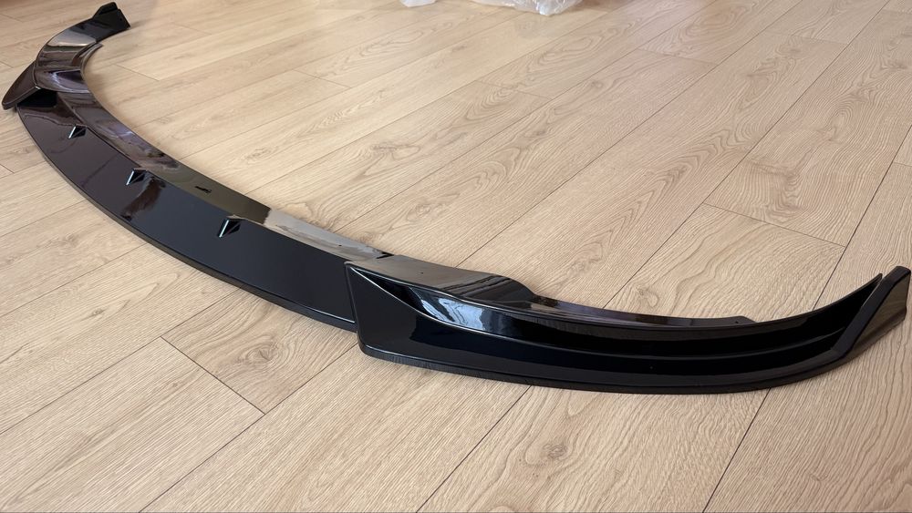 Губа, сплітер переднього бампера чорний глянець Tesla модел Y