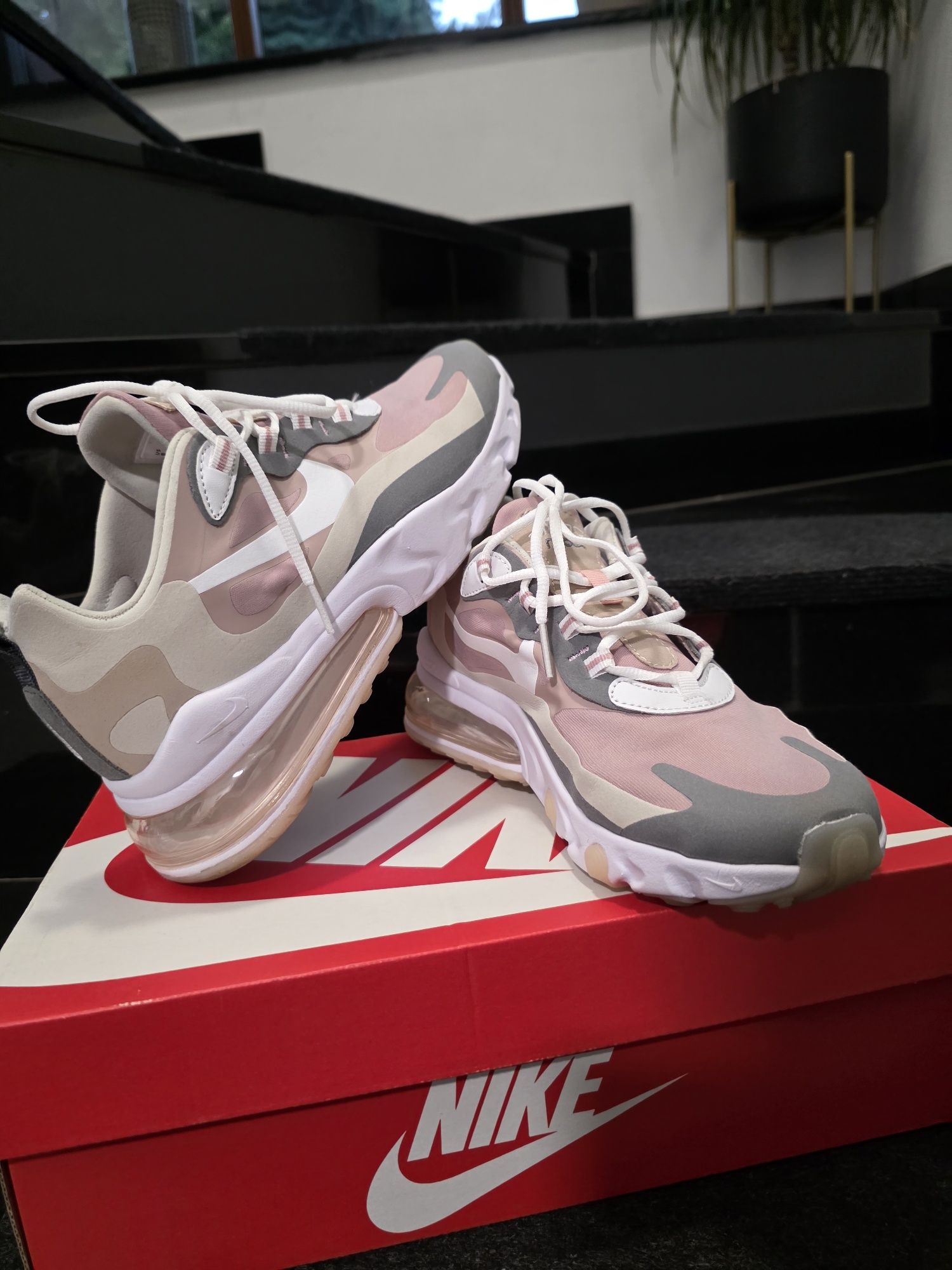 Nike 270 React. 39