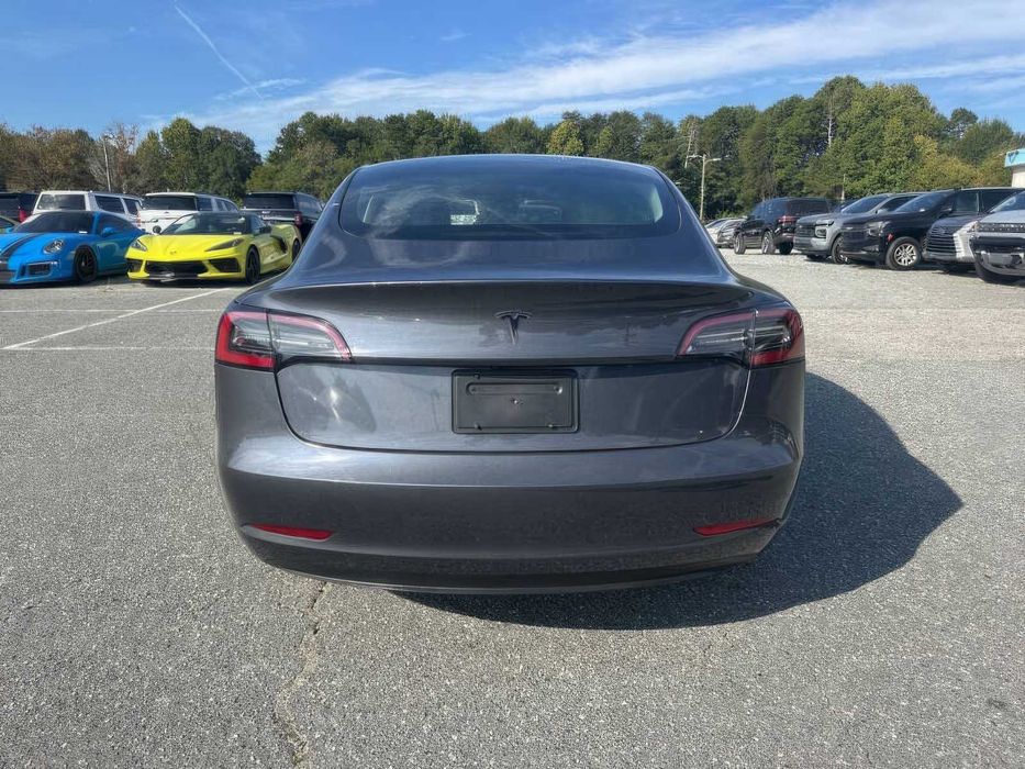 Tesla Model 3      2023