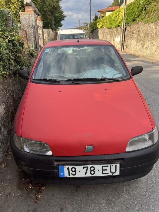 Vendo este fiat, com motor avariado