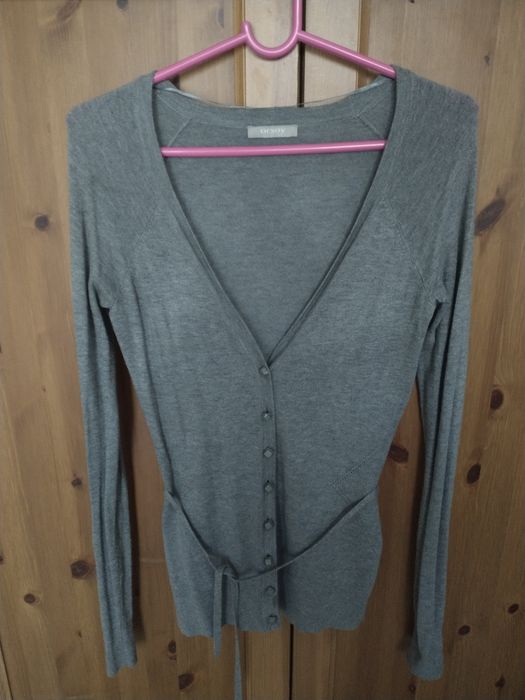 Sweter kardigan z paskiem Orsay