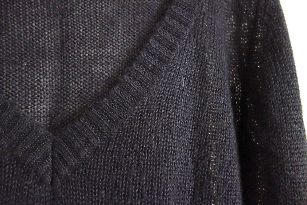 Moherowy czarny dzianinowy sweter w serek, Troll, rozmiar L