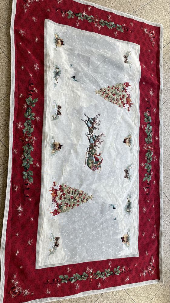 dekoracyjny gobelin obrus świąteczny firmy MARIUS&LOUIS