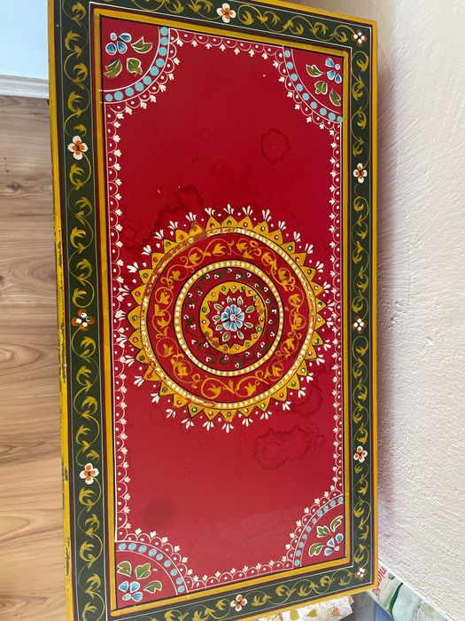 Komoda w stylu kolonialnym