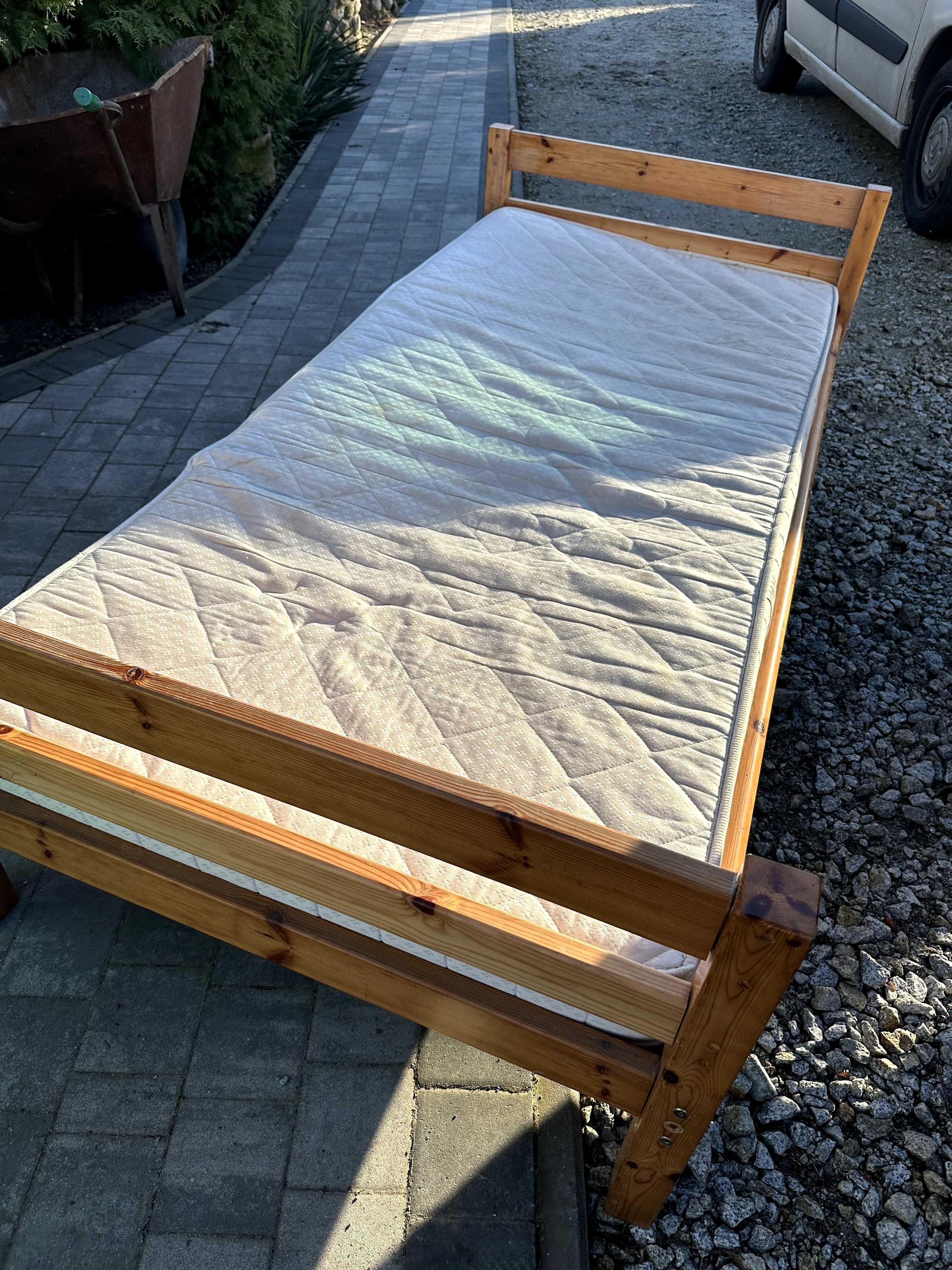 Drewniane sosnowe łóżko 90x200 z materacem