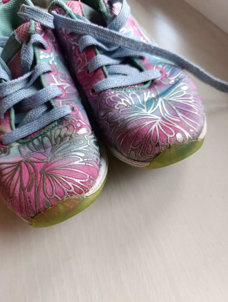 Кроссовки skechers для девочки.