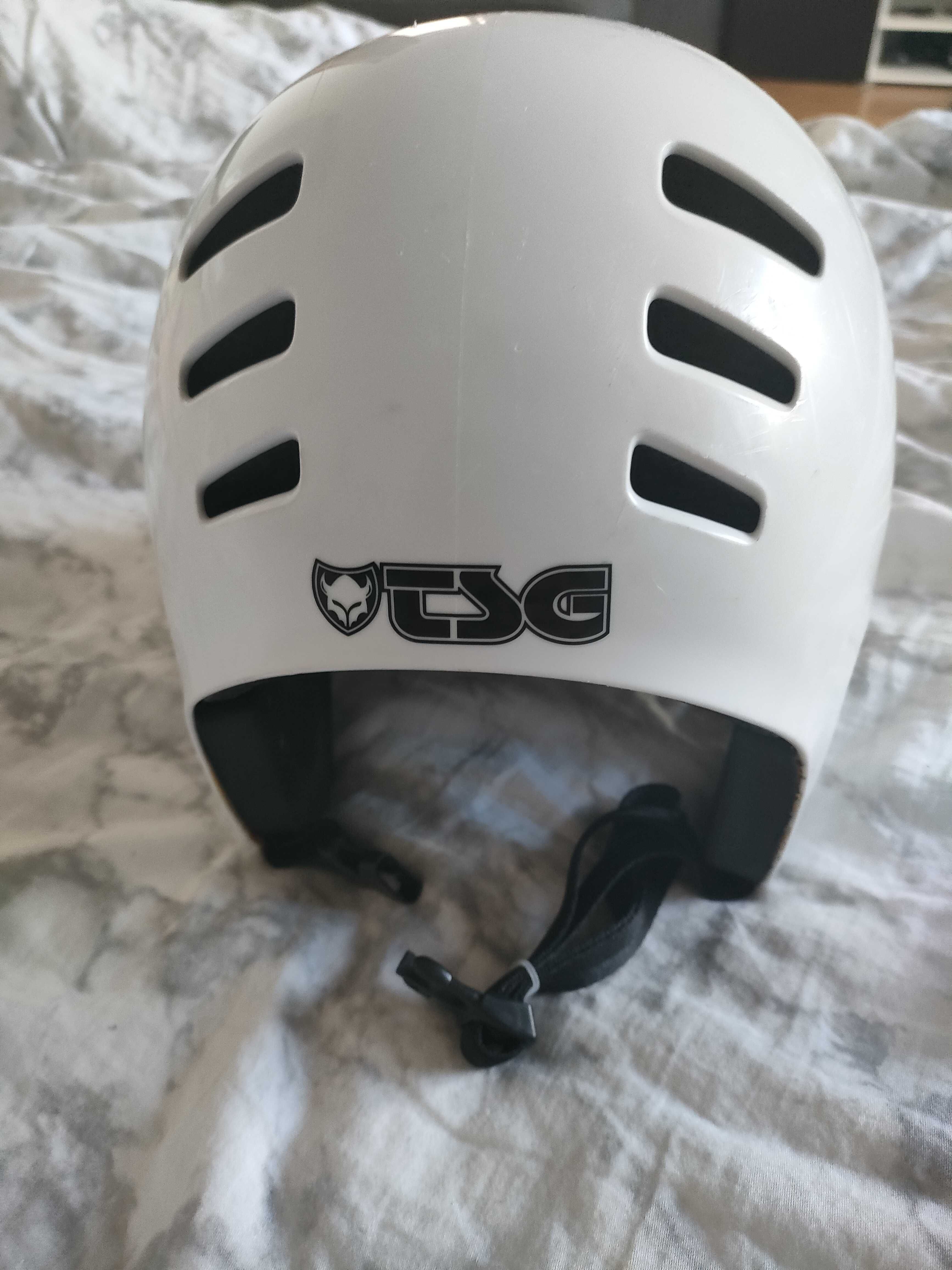 Kask narciarski tsg