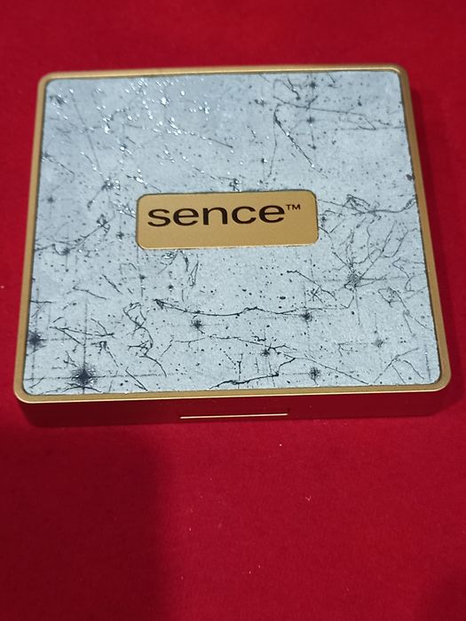 Palety różu i rozświetlacza