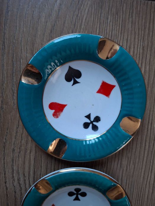 Popielniczki do gry w karty