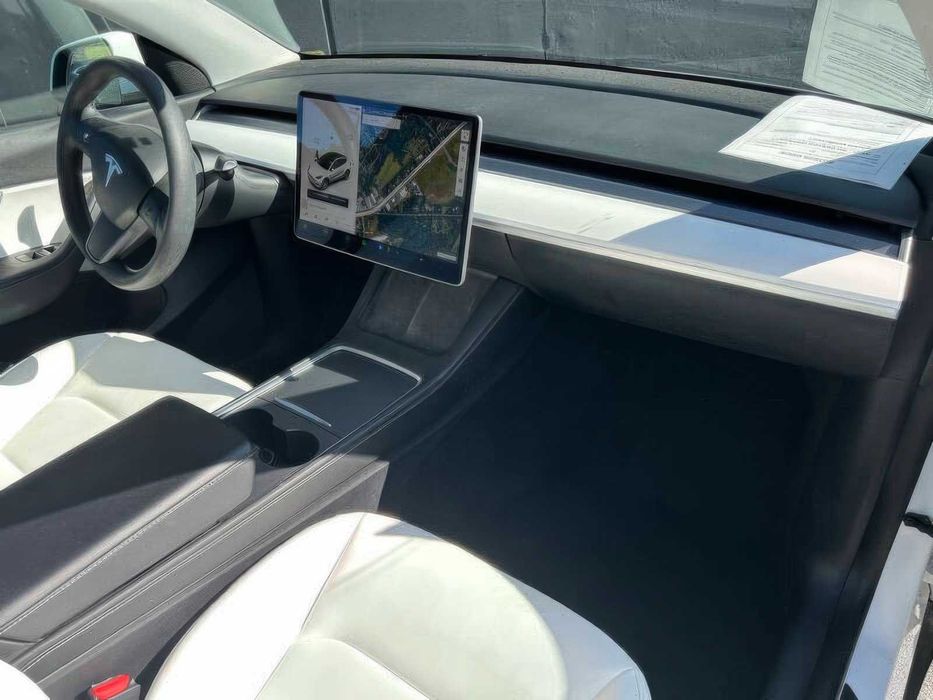 Tesla Model Y      2021