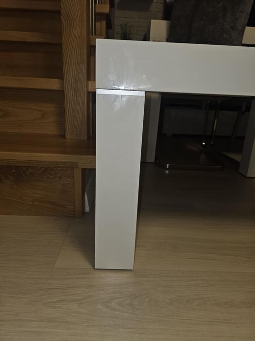 Stół stolik Hubertus biały połysk Salon i wygodne krzesła