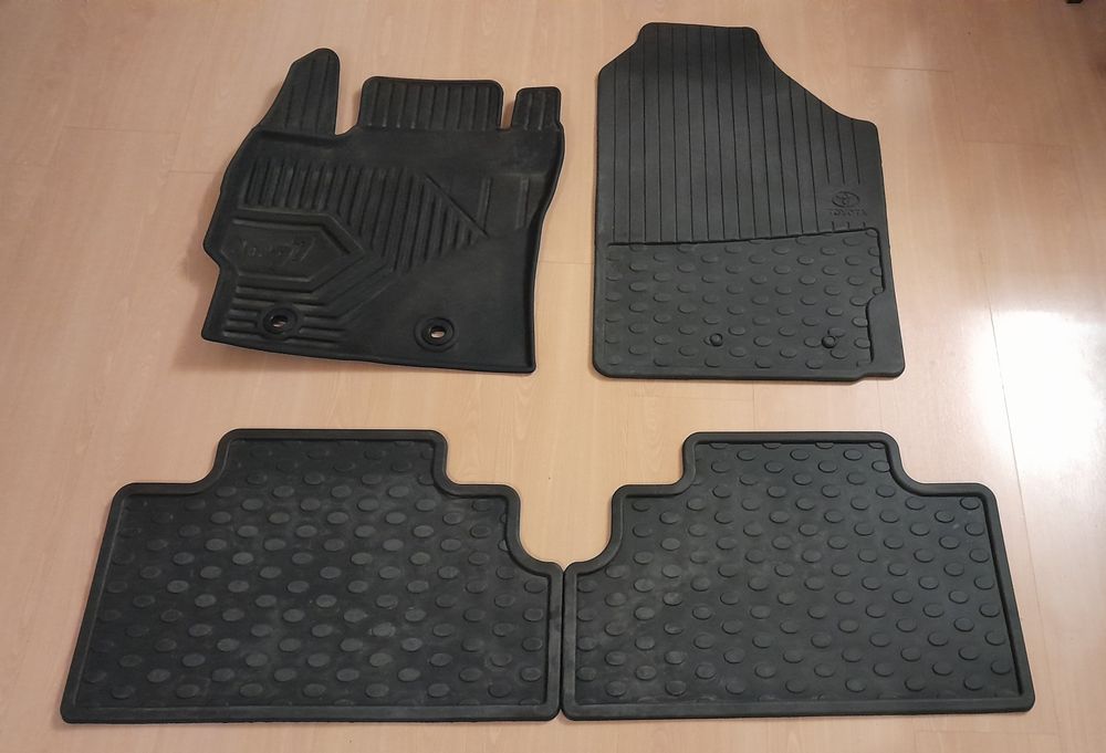 Dywaniki gumowe do auta Toyota