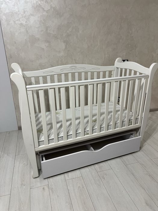 Дитяча кроватка