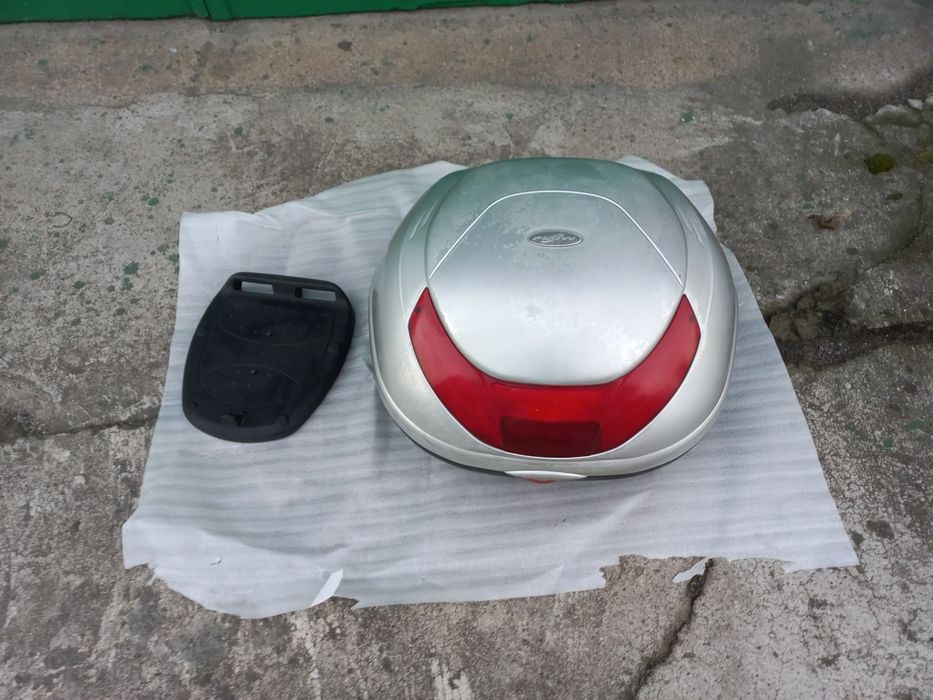 Kufer do skutera motocykla w komplecie płyta givi