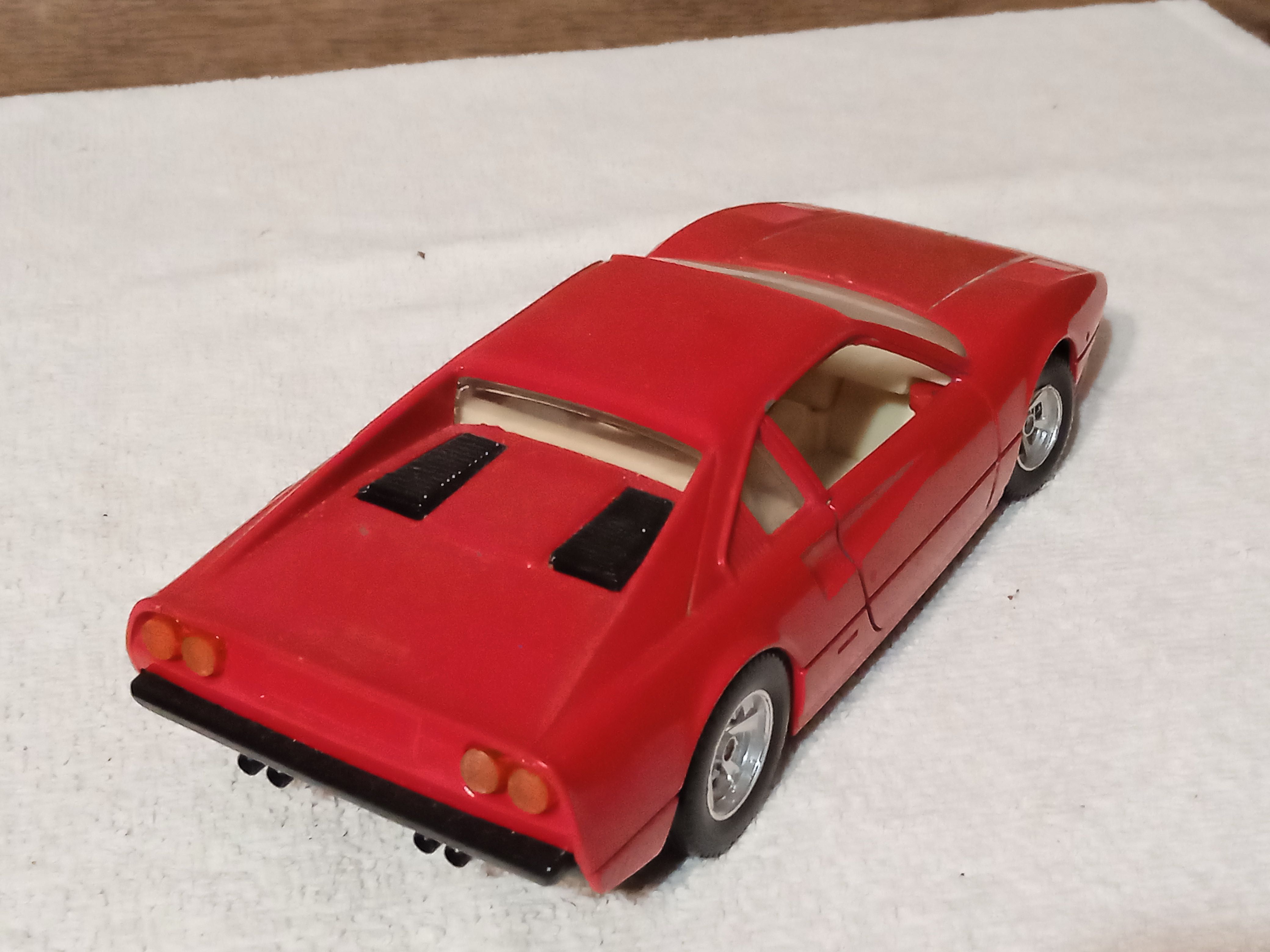 model Ferrari 308 GTB Burago 1/24