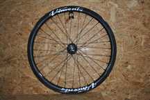 Sram 900 lekkie koło KARBONOWE tył CX/SZYTKA 700C Vincentis 664g