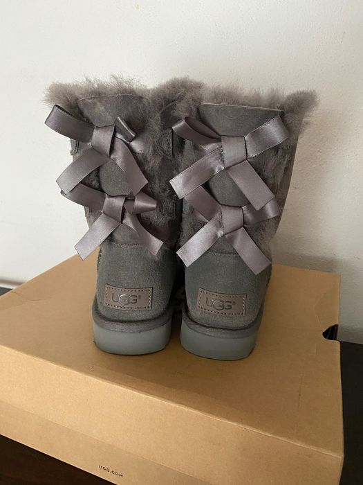 Botas UGG novas com laços - cinza