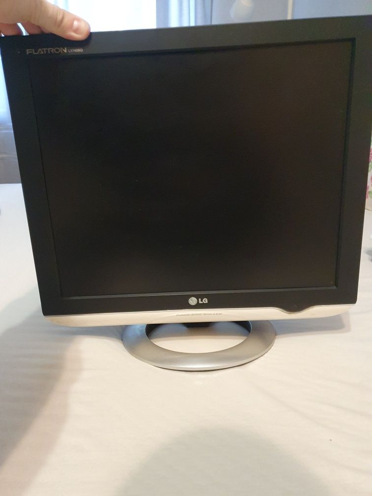 Монітор LG ,білий .