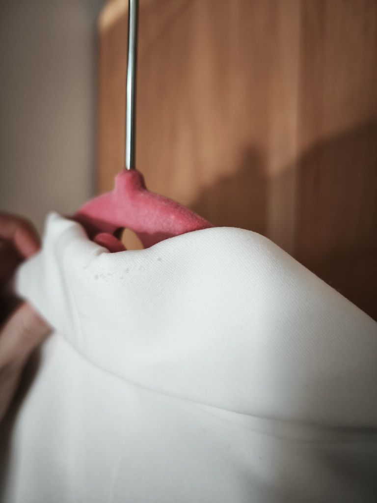 Biała marynarka z rękawem 3/4