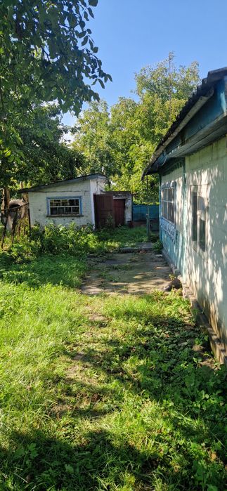 Продаж будинка з великою ділянкою