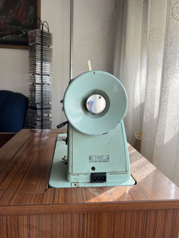 Maquina de Costura Singer c/movel