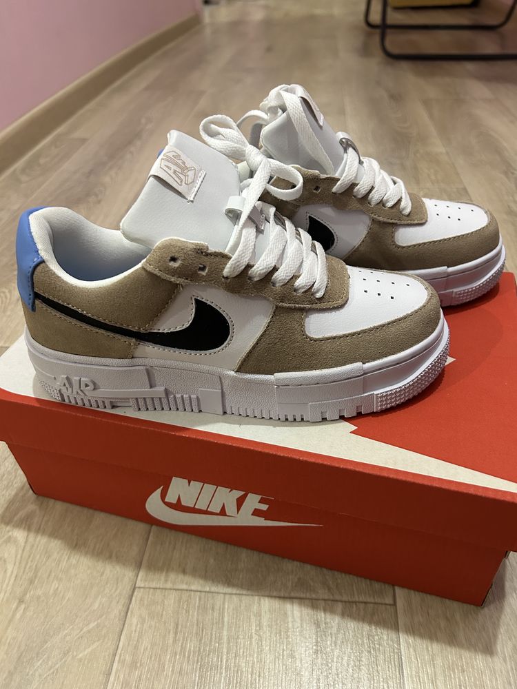 Нові кросівки Nike Air Force 1