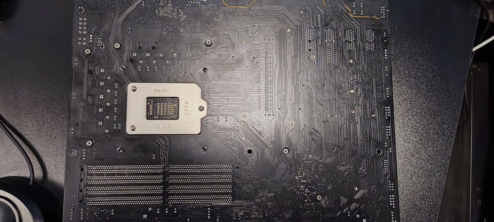 Продам комплект: материнська плата ASRock H570 Steel Legend (BIOS P2.2