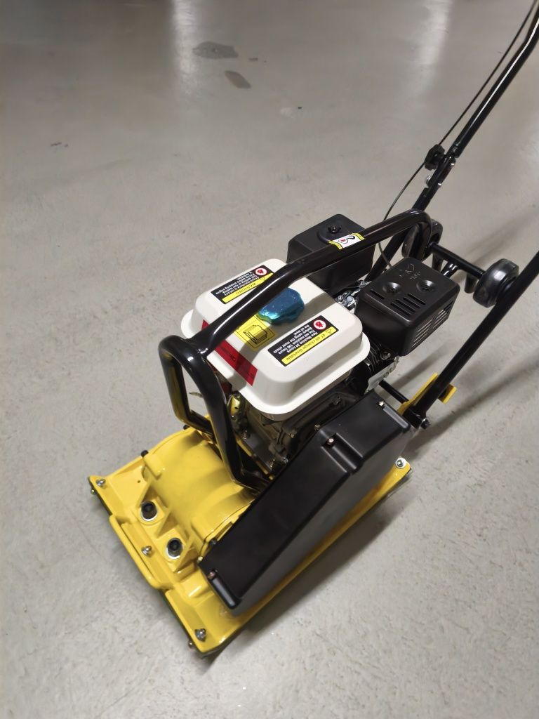 Placa compactadora Vibratória 65kg com tapete