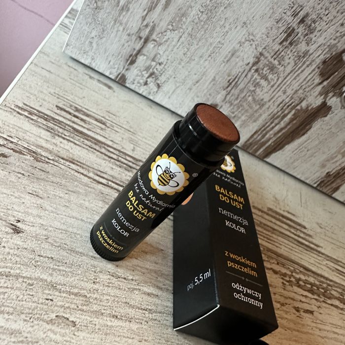 Balsam do ust pomadka miodowa mydlarnia nemezja