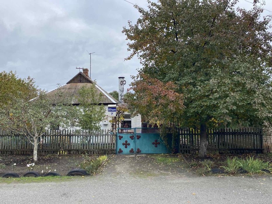 Продається будинок в Покровському районі .