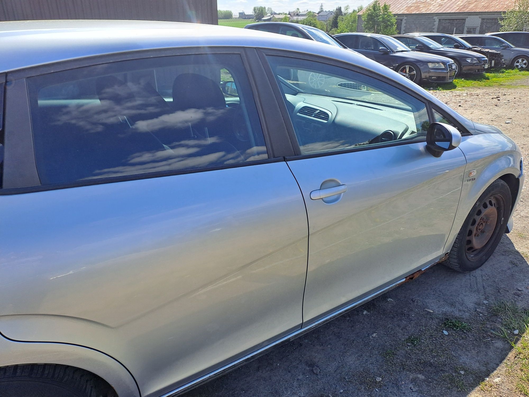 Seat Leon Drzwi przód tył zderzak klapa fotele Msdesign LS7Y motor BWA