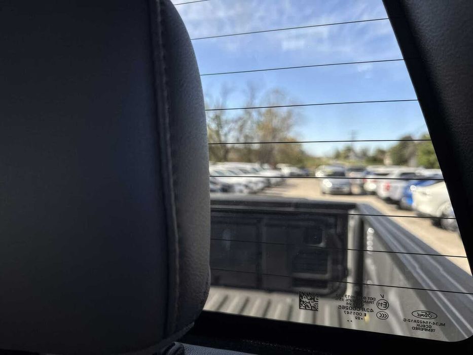 Ford F-150 Lightning Lariat SuperCrew      2022