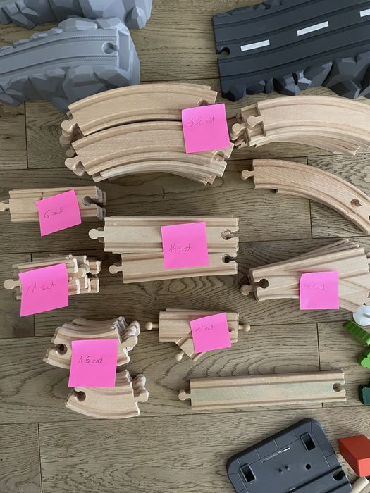Kolejka drewiana tory. Lidl, ikea