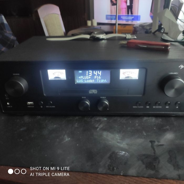 Amplituner cyfrowy  z CD i pilotemAUNA sprzedam lub wymienię.